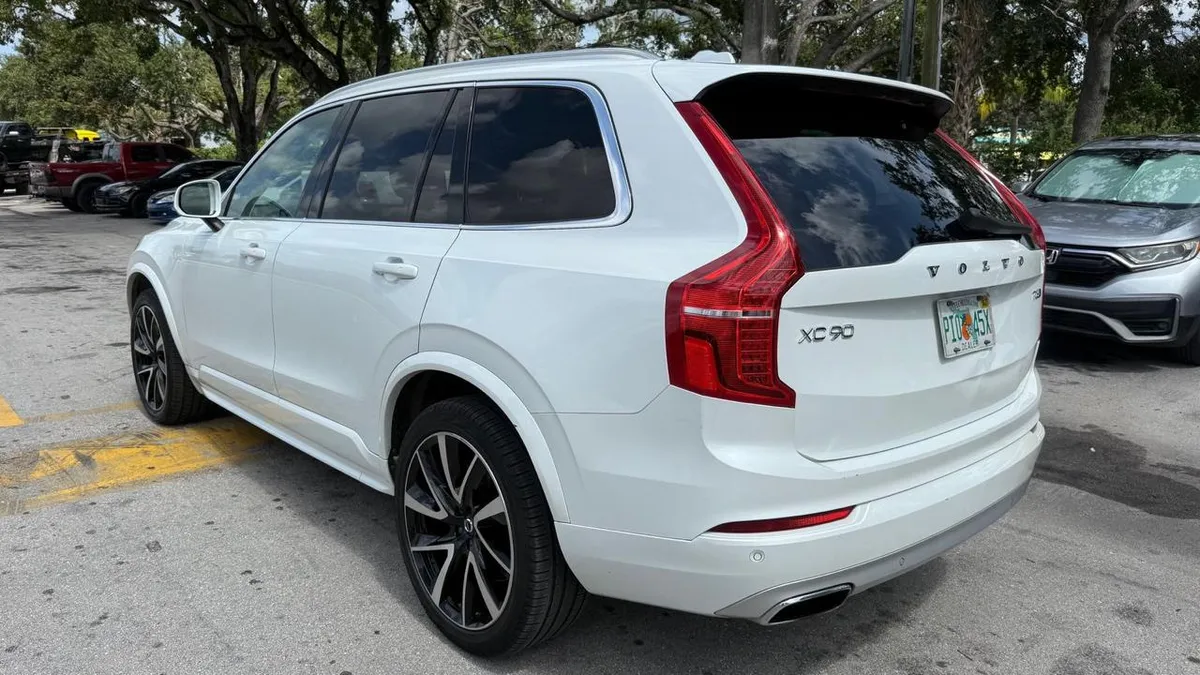 VOLVO XC90 T6 MOMENTUM 7-PASSENGER 2020