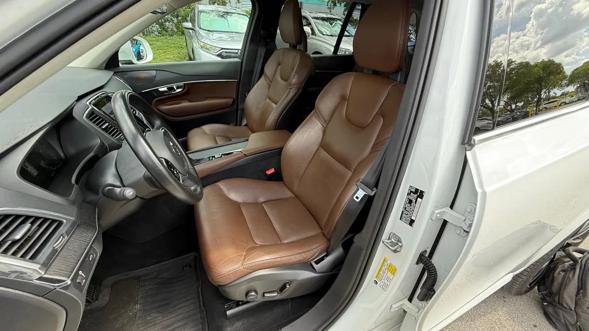 VOLVO XC90 T6 MOMENTUM 7-PASSENGER 2020