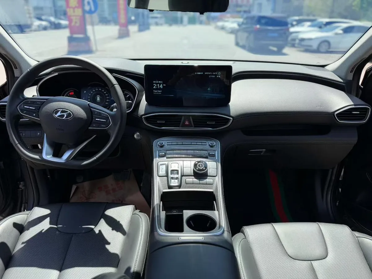 HYUNDAI SANTA FE TRAVELER 380T 2023