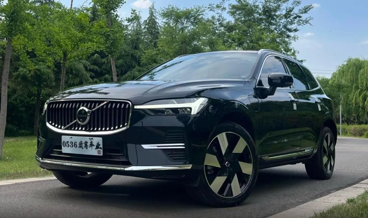 VOLVO XC60 AWD LONG RANGE SMART LUXURY EDITION 2023