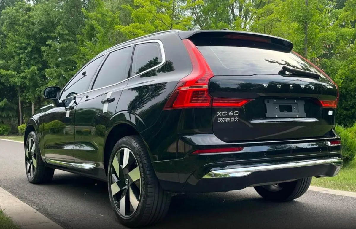 VOLVO XC60 AWD LONG RANGE SMART LUXURY EDITION 2023
