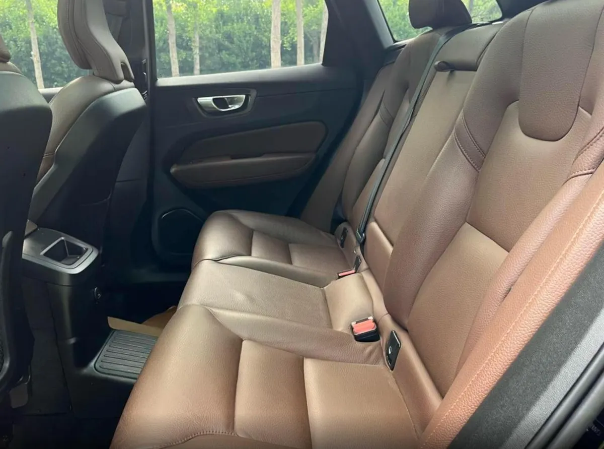 VOLVO XC60 AWD LONG RANGE SMART LUXURY EDITION 2023