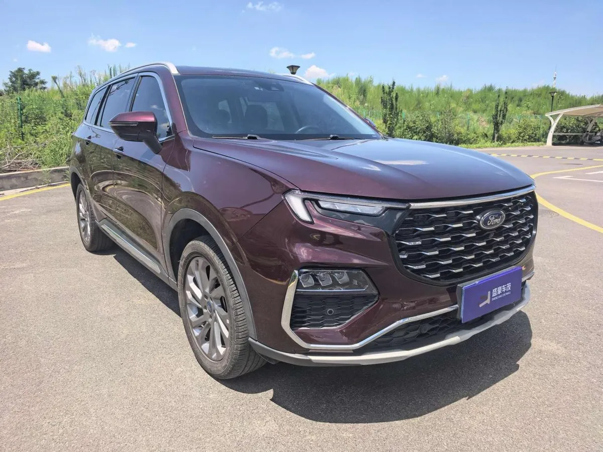 FORD EQUATOR 6-SEATER PREMIUM MODEL 2022