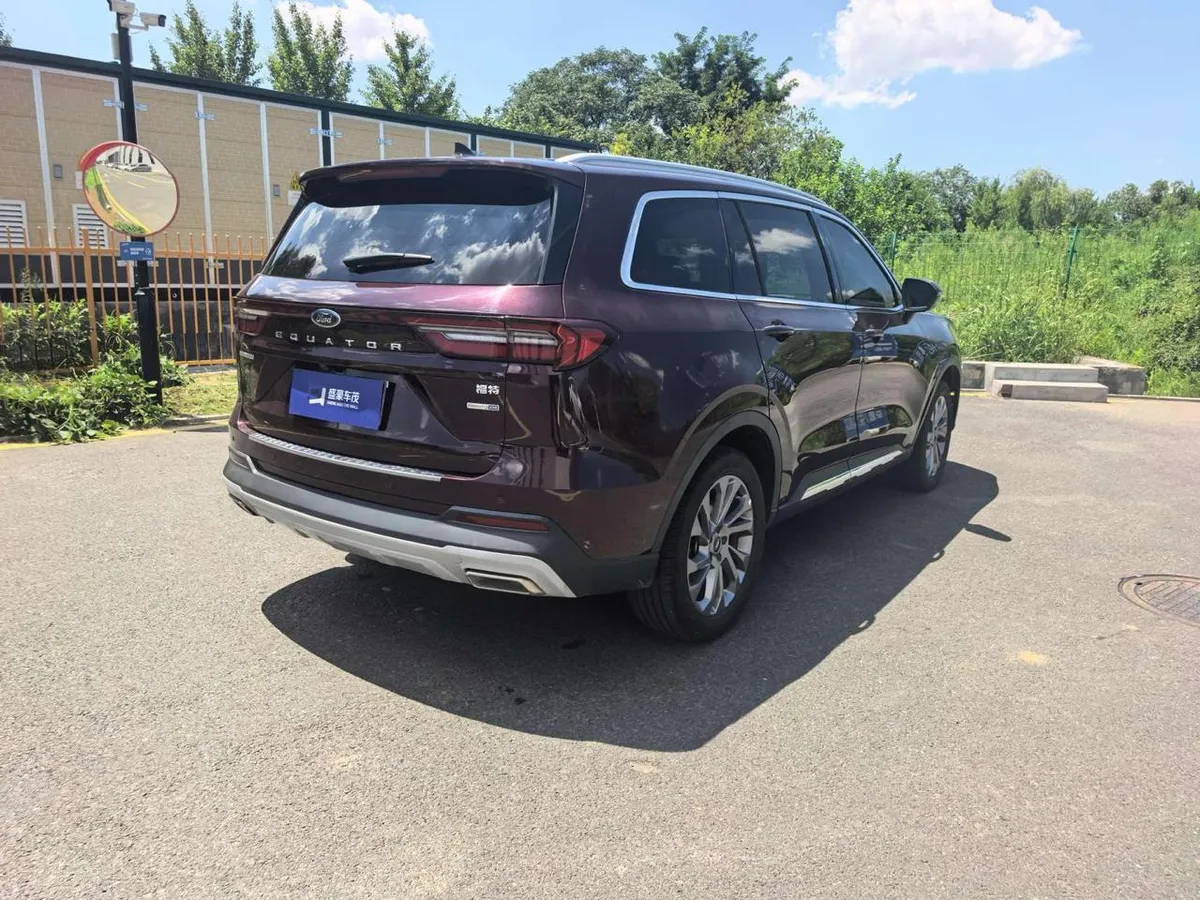 FORD EQUATOR 6-SEATER PREMIUM MODEL 2022