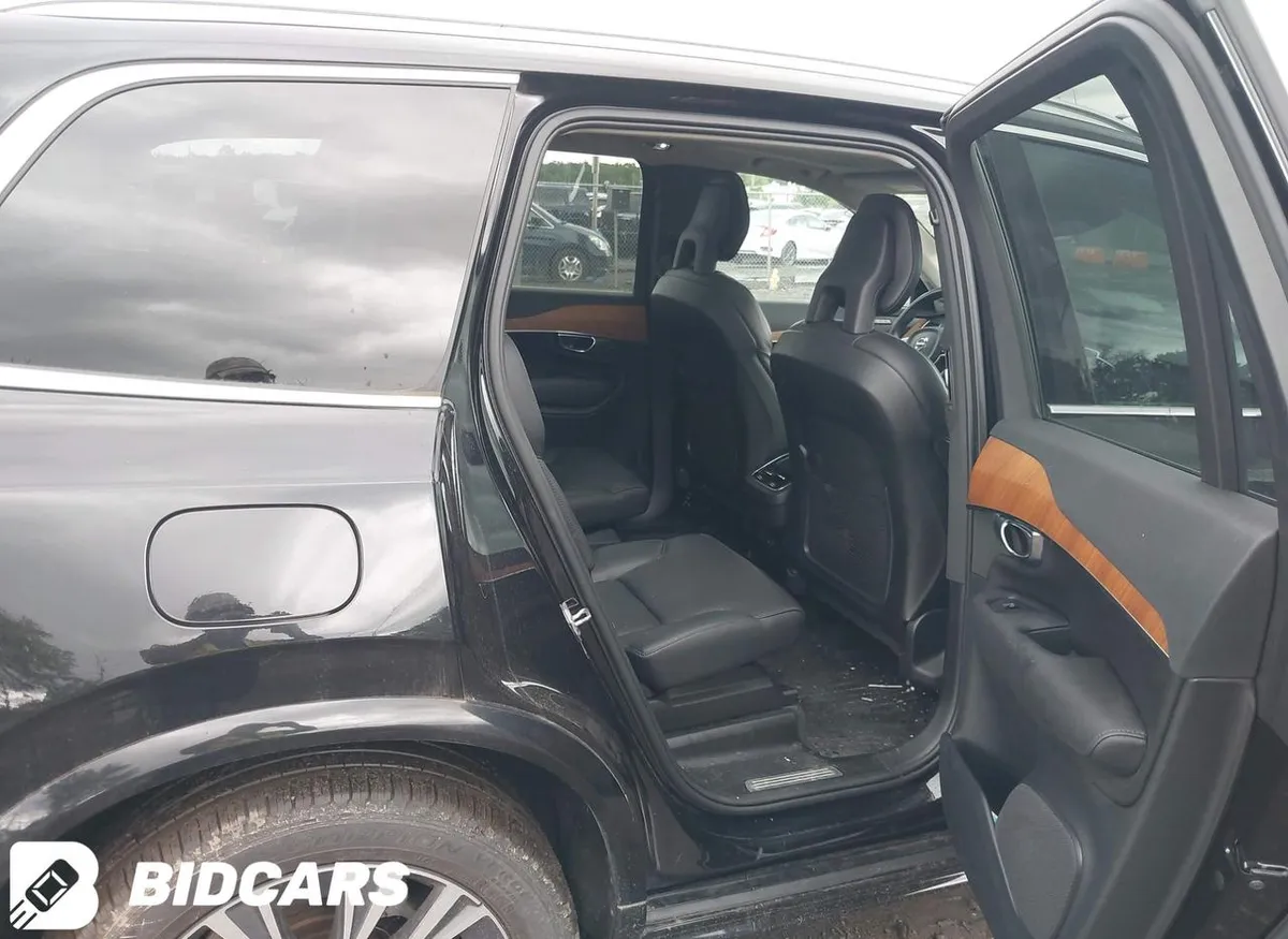 VOLVO XC90 T6 MOMENTUM 6 PASSENGER 2021