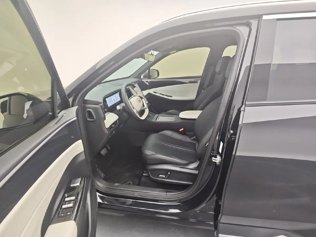 GEELY L7 2023