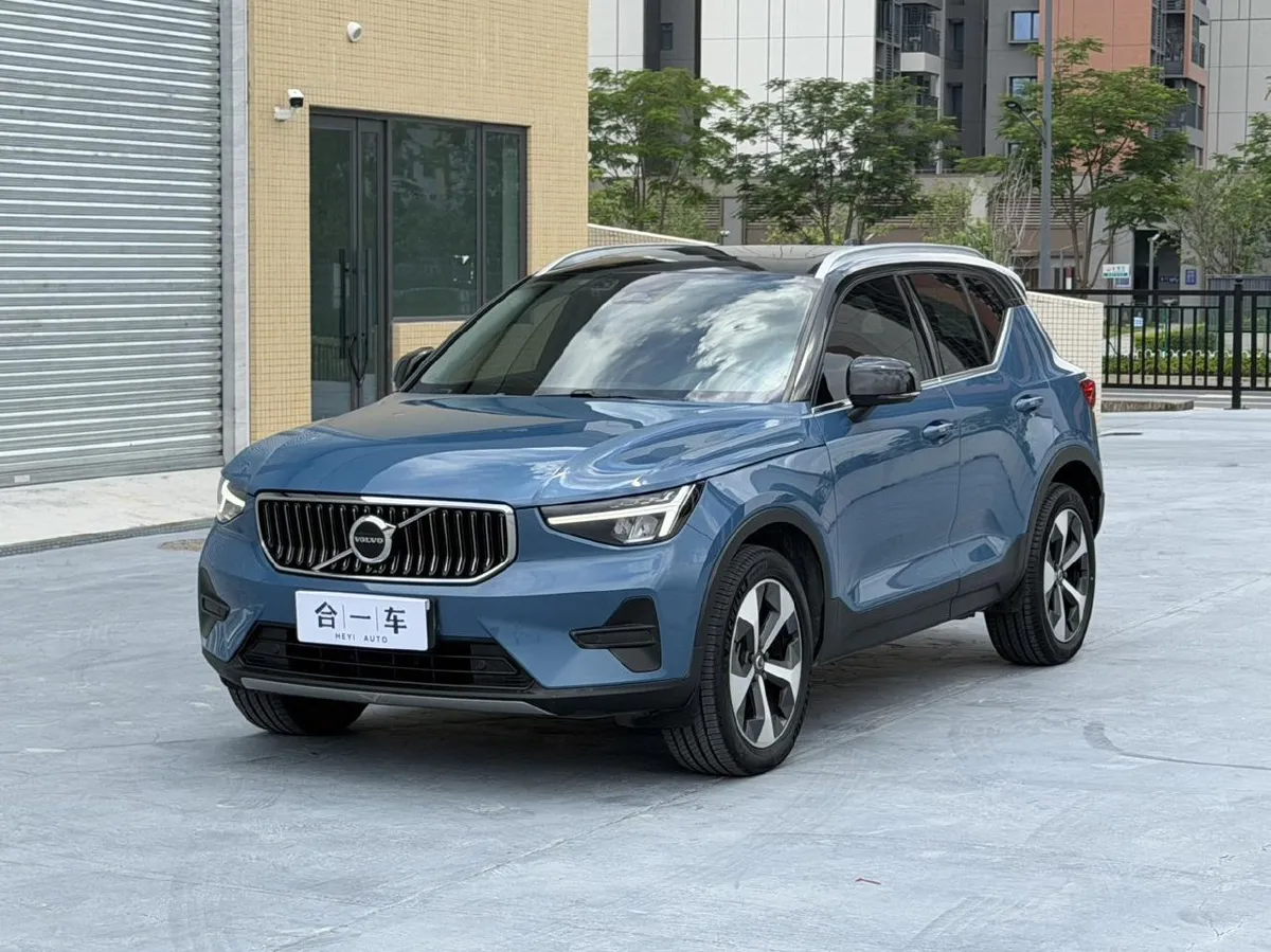 VOLVO XC40 LUXURY 2022