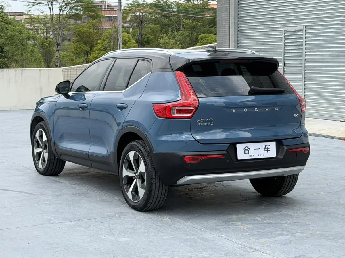 VOLVO XC40 LUXURY 2022