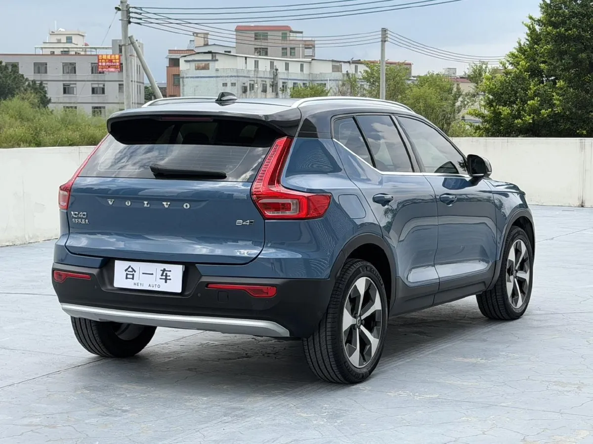 VOLVO XC40 LUXURY 2022
