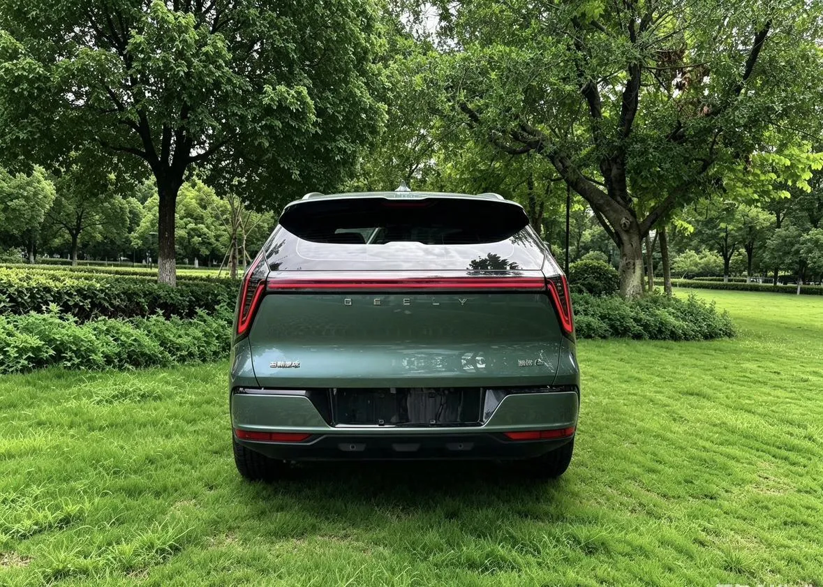 GEELY BOYUE L ПРЕДМАКСИМАЛЬНАЯ 2025