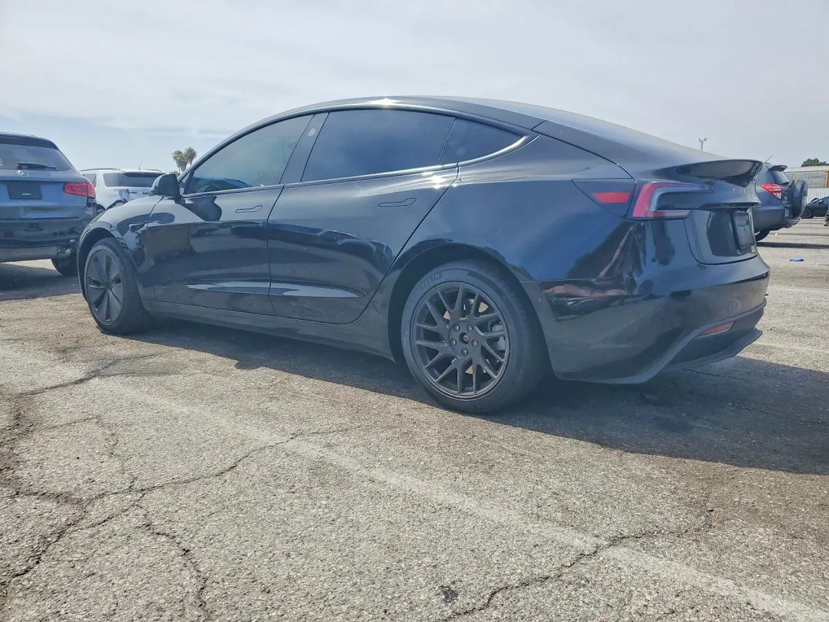 TESLA MODEL 3 2025