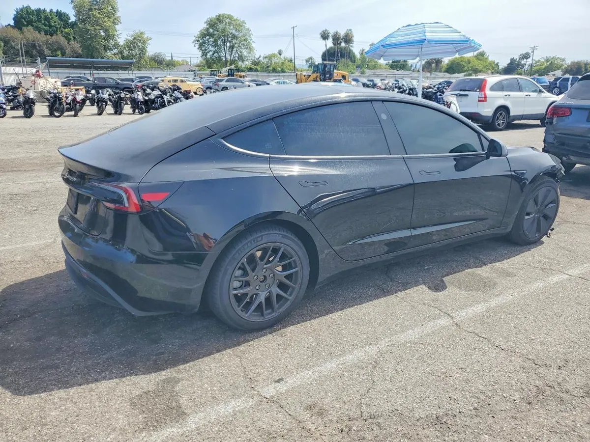 TESLA MODEL 3 2025
