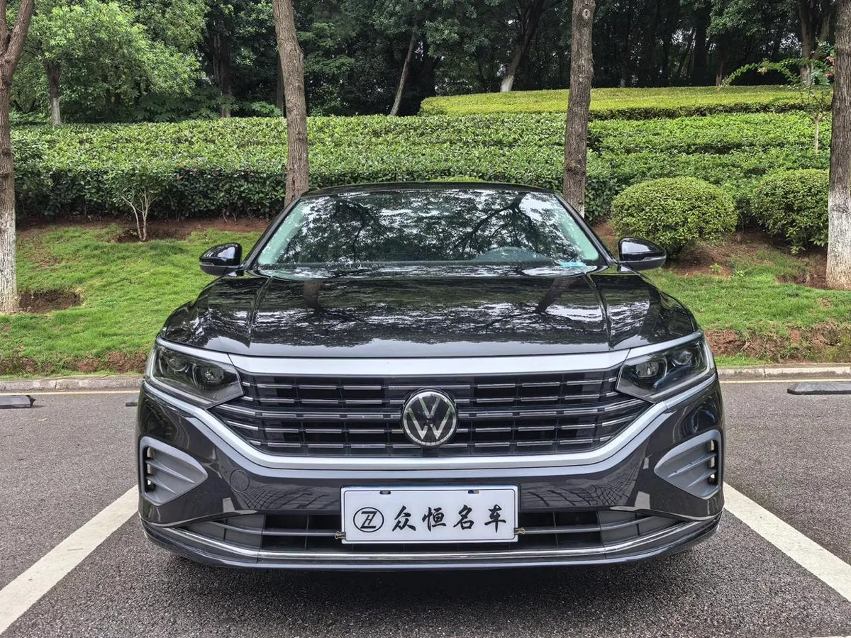 VOLKSWAGEN PASSAT 2023