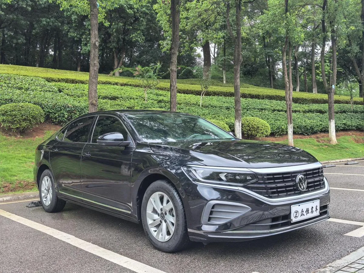 VOLKSWAGEN PASSAT 2023