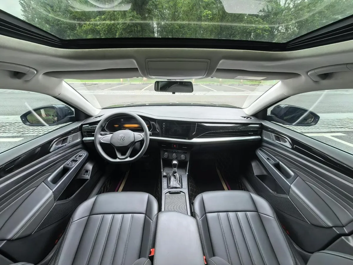 VOLKSWAGEN PASSAT 2023