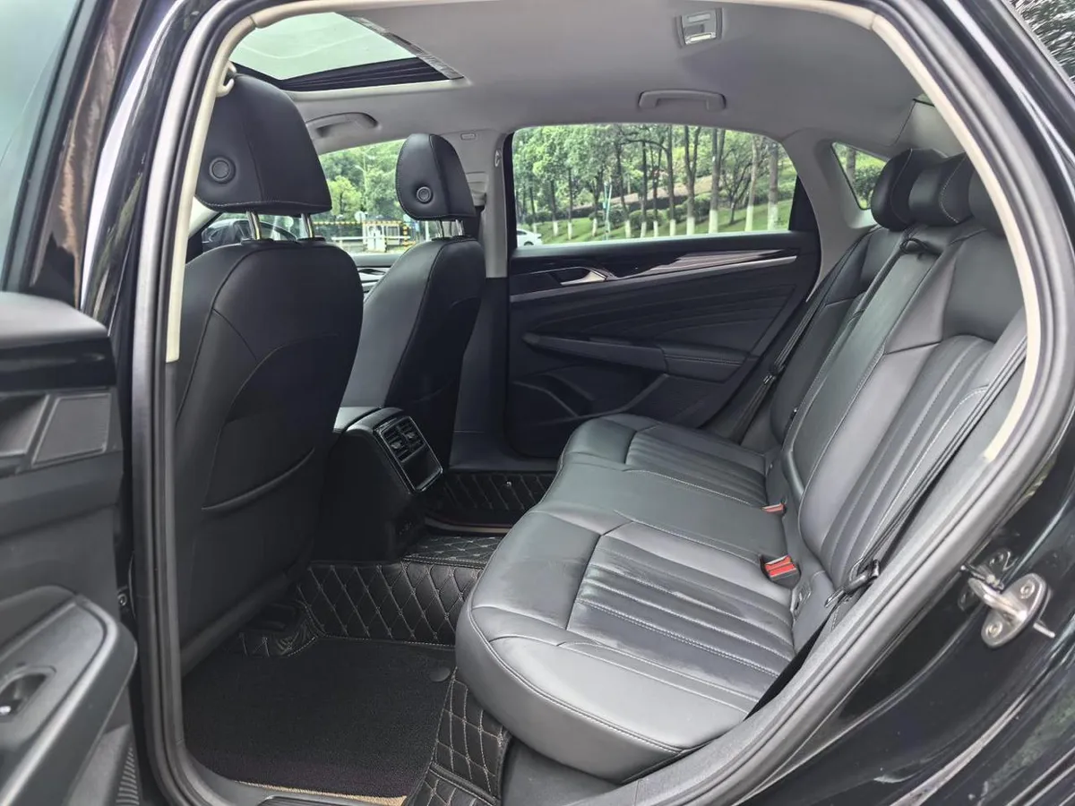 VOLKSWAGEN PASSAT 2023