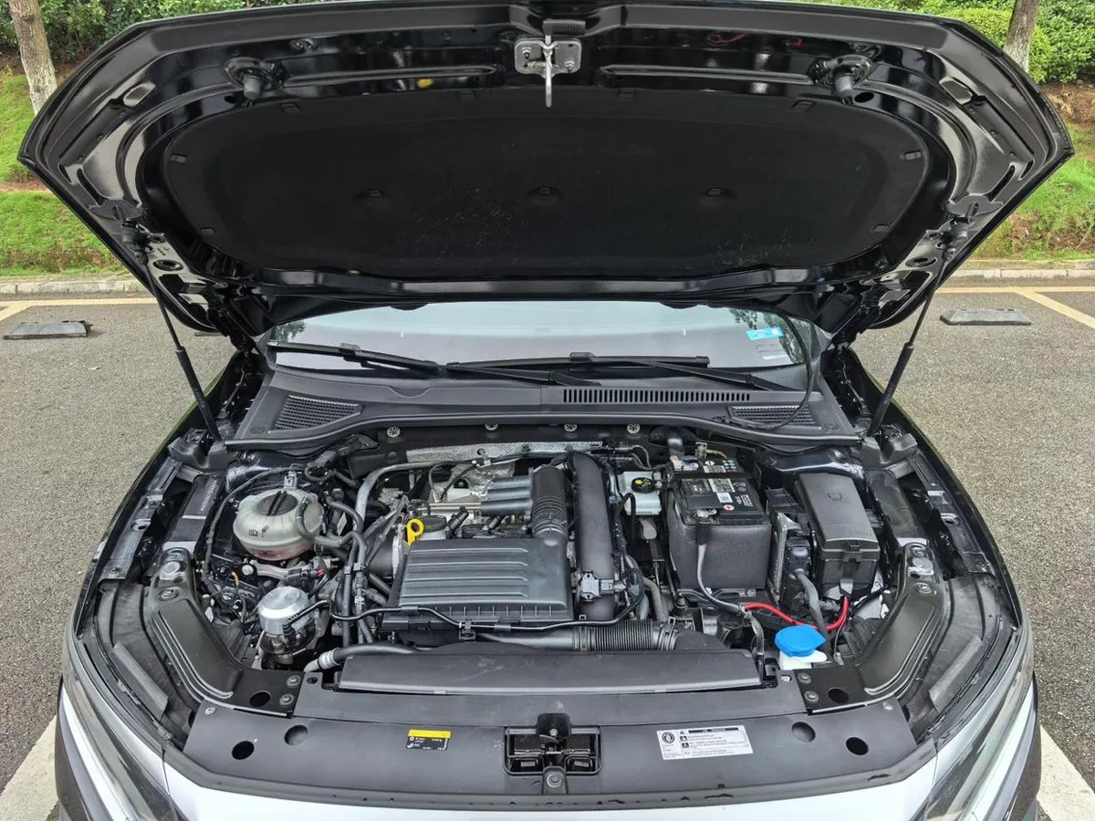 VOLKSWAGEN PASSAT 2023