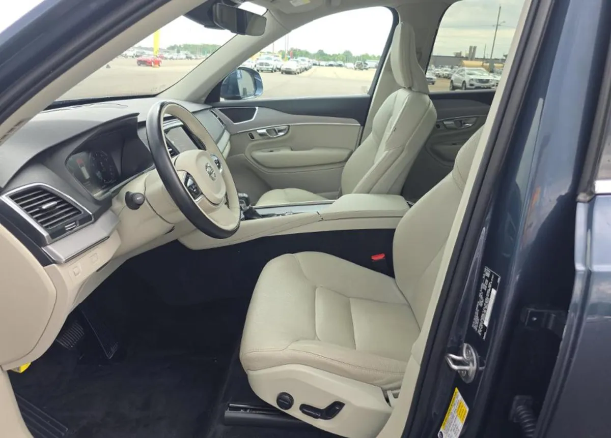 VOLVO XC90 T5 MOMENTUM 7-PASSENGER 2022