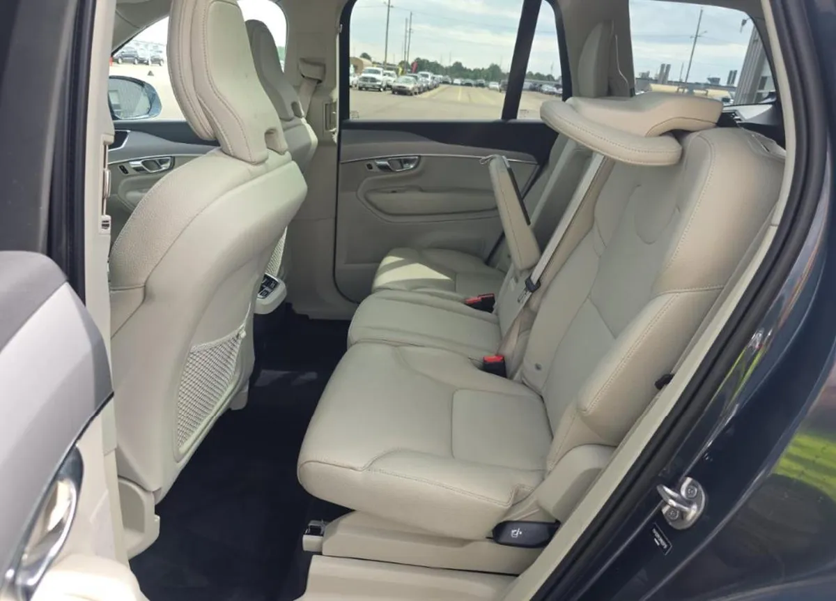 VOLVO XC90 T5 MOMENTUM 7-PASSENGER 2022