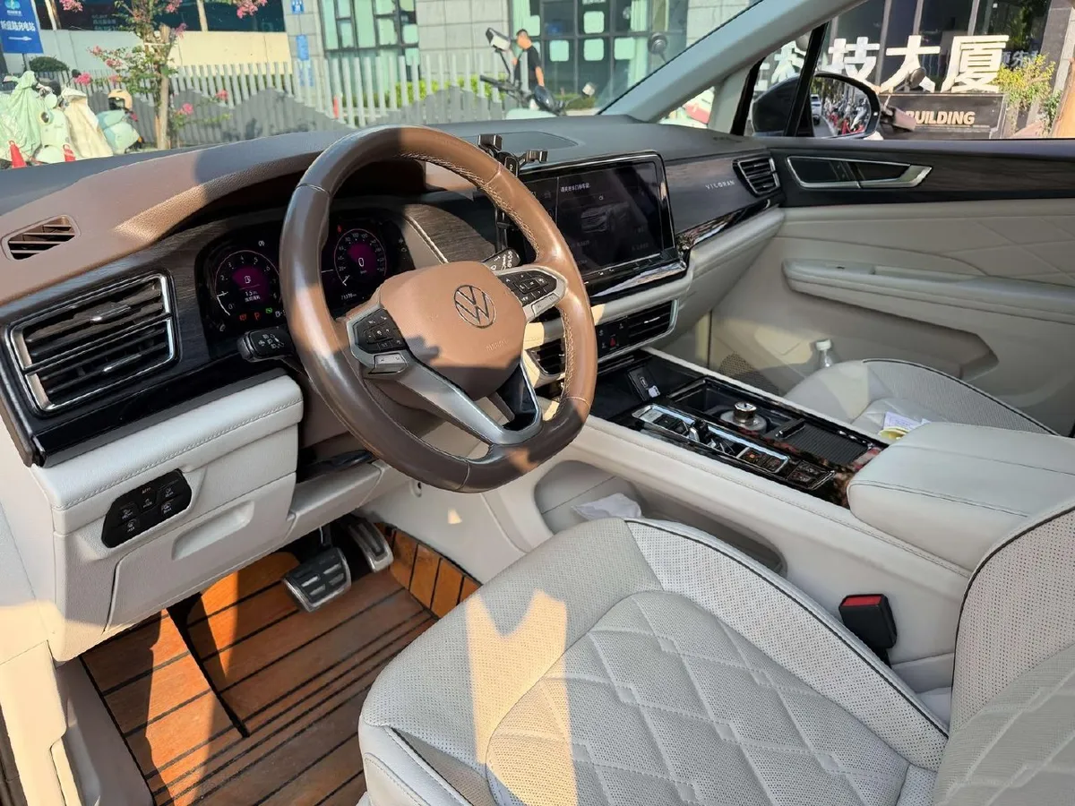 VOLKSWAGEN VILORAN 380TSI PREMIUM 2022