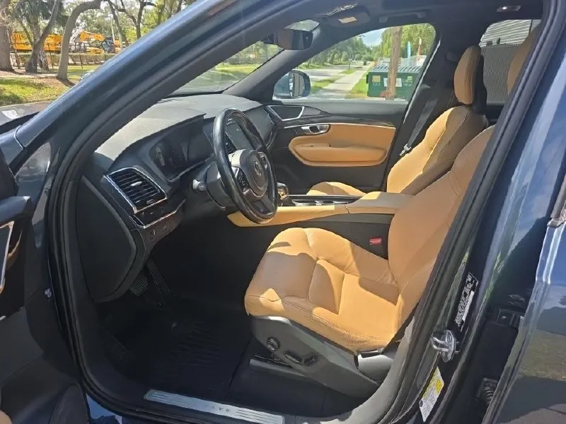 VOLVO XC90 T6 MOMENTUM 7-PASSENGER 2018