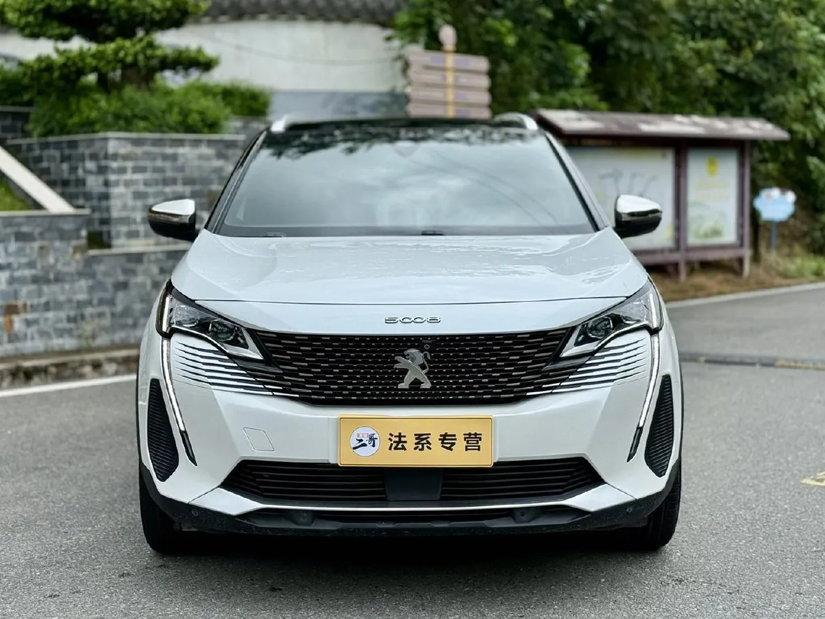 PEUGEOT 5008 2021