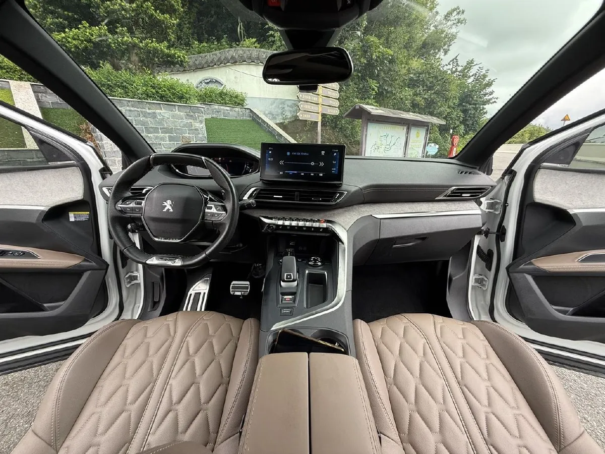 PEUGEOT 5008 2021
