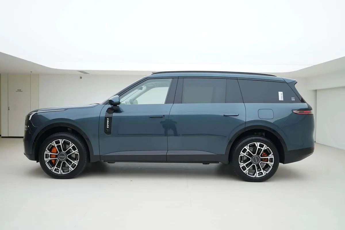 LYNK & CO 900 2025