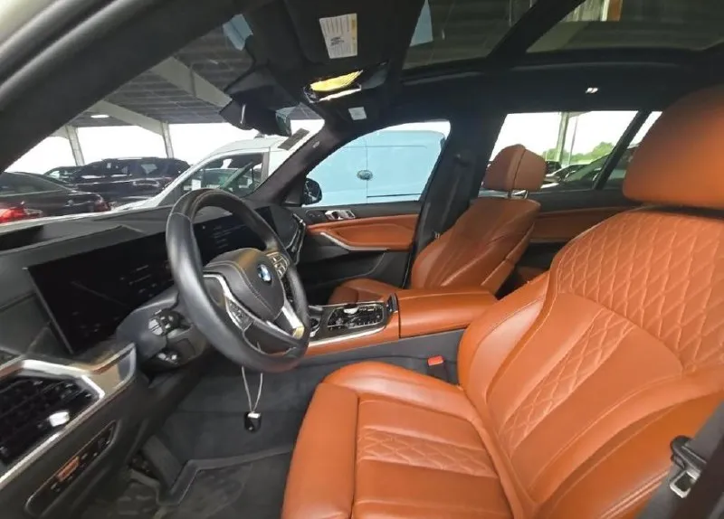 BMW X7 SPORTS ACTIVITY VEHICLE 2023