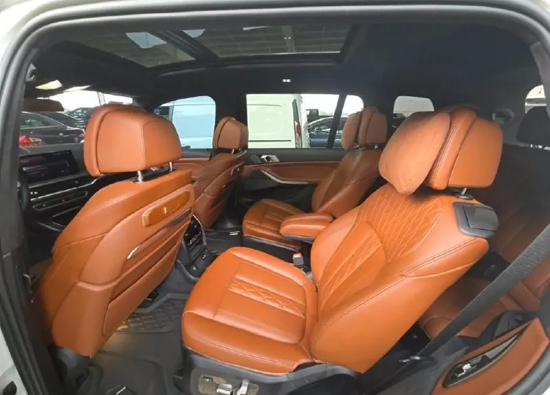BMW X7 SPORTS ACTIVITY VEHICLE 2023