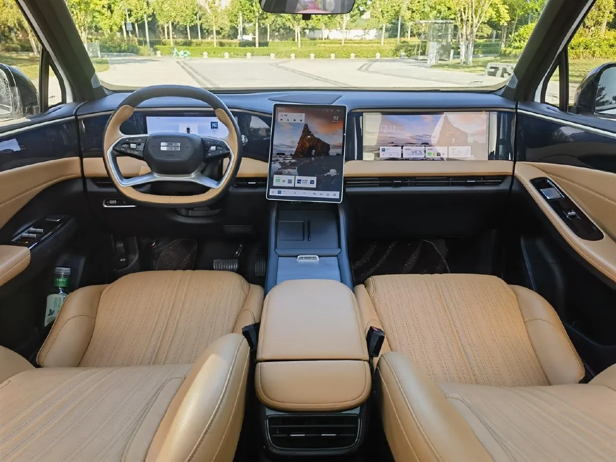 GEELY L7 2023