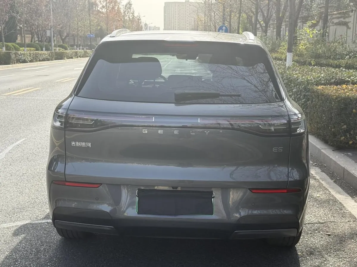 GEELY E5 ПРЕДМАКСИМАЛЬНАЯ 2027