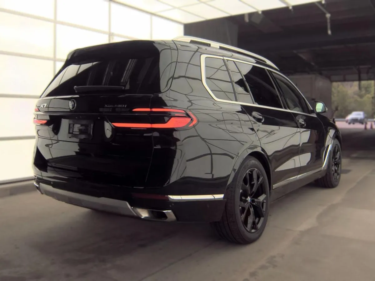 BMW X7 SPORTS ACTIVITY VEHICLE 2023