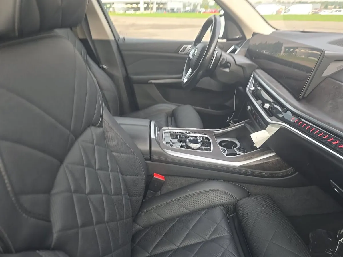 BMW X7 SPORTS ACTIVITY VEHICLE 2023