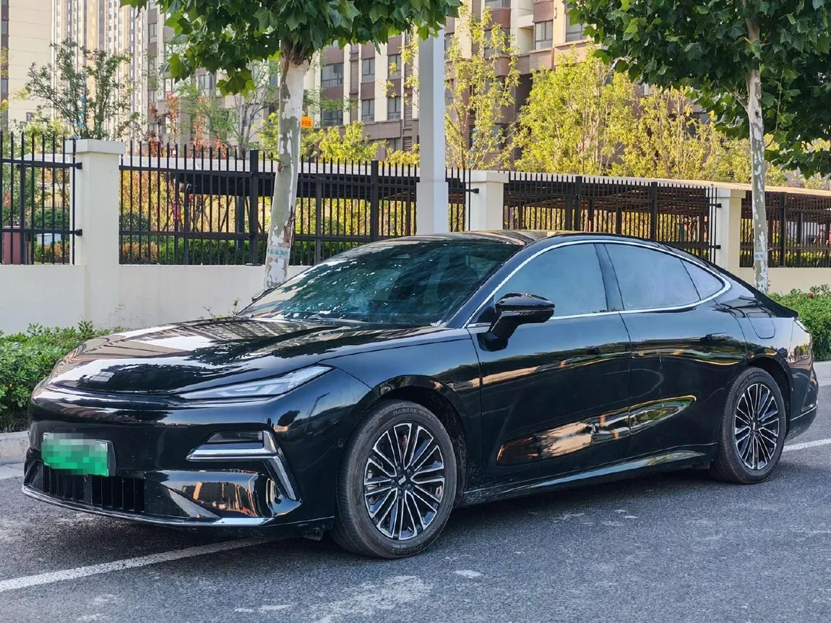 GEELY STAR 8 PHEV 2025