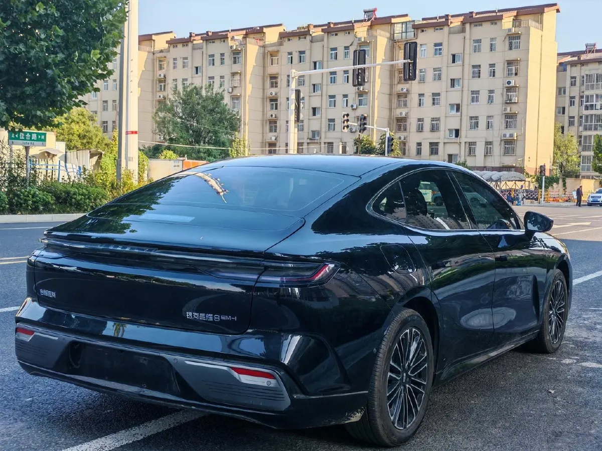 GEELY STAR 8 PHEV 2025