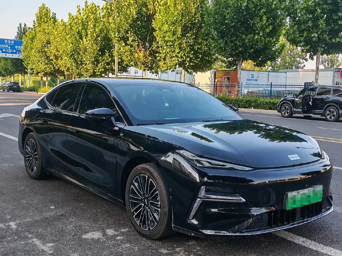 GEELY STAR 8 PHEV 2025