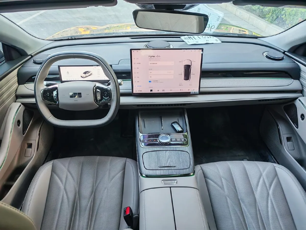 GEELY STAR 8 PHEV 2025