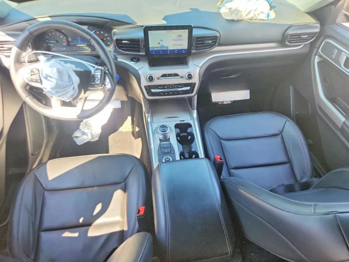 FORD EXPLORER XLT 2023