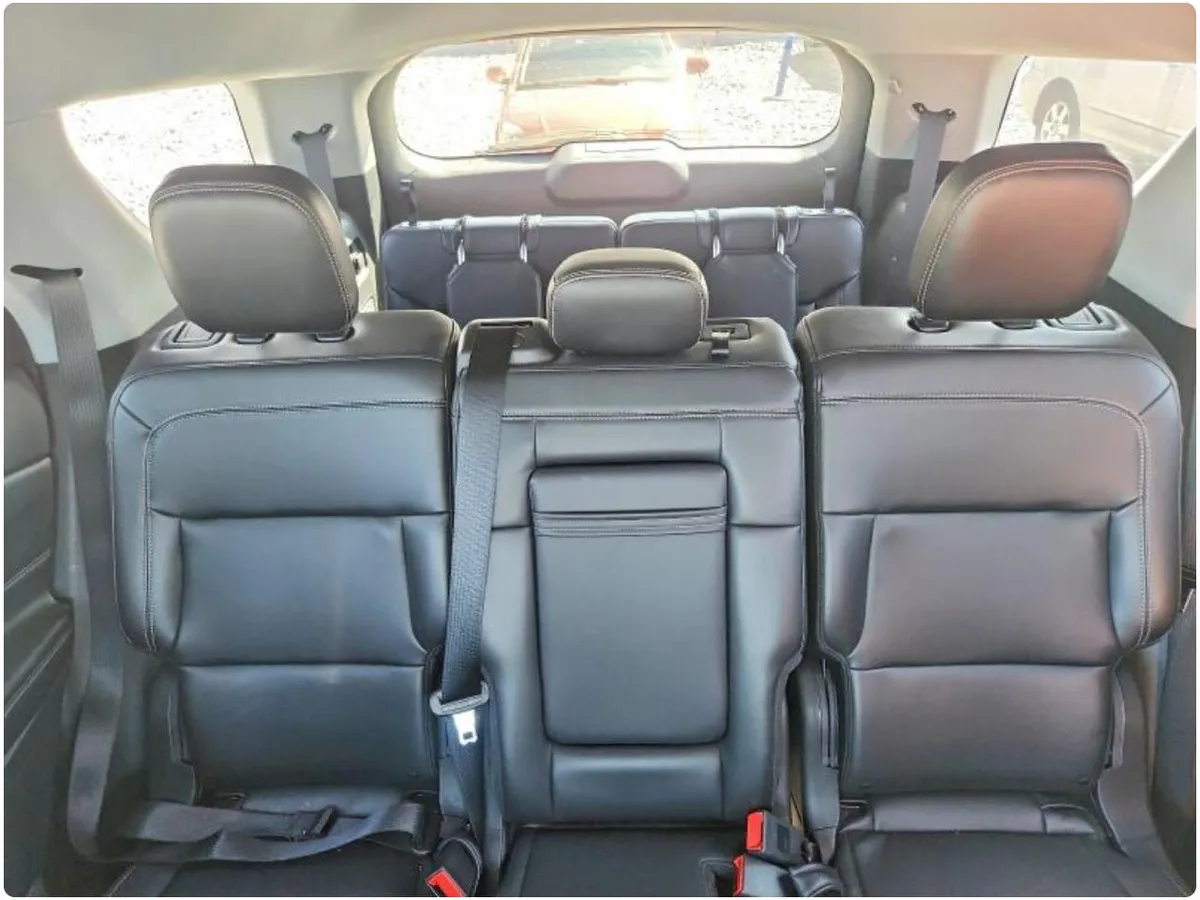 FORD EXPLORER XLT 2023