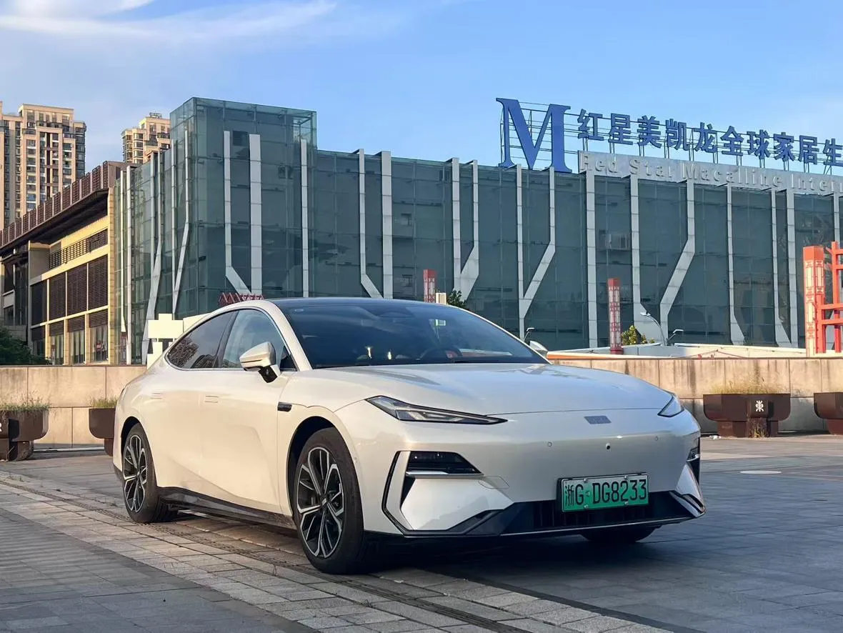 GEELY GALAXY E8 ПРЕДМАКСИМАЛЬНАЯ 2027