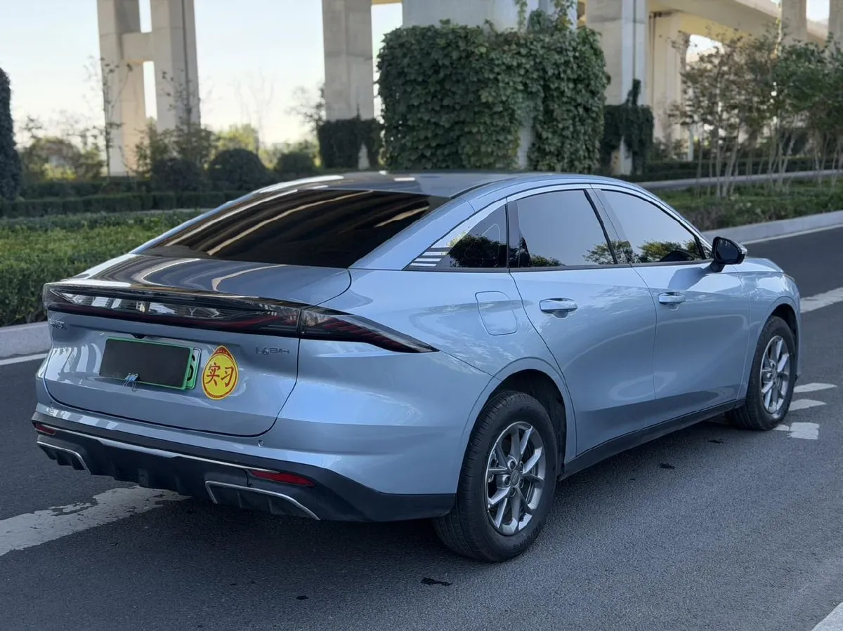 GEELY L6 2025