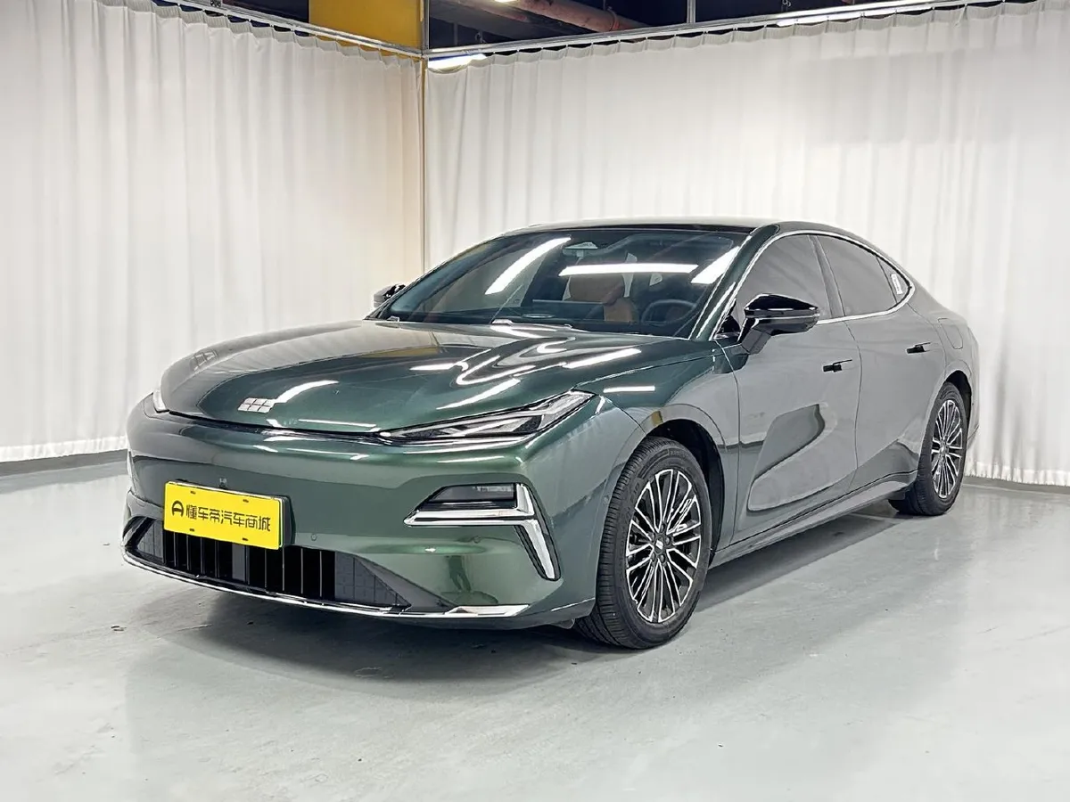 GEELY STAR 8 PHEV 2025