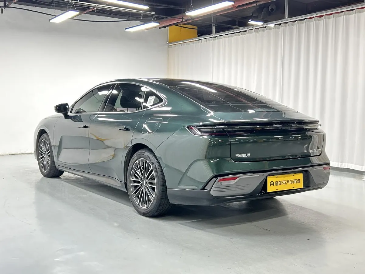 GEELY STAR 8 PHEV 2025