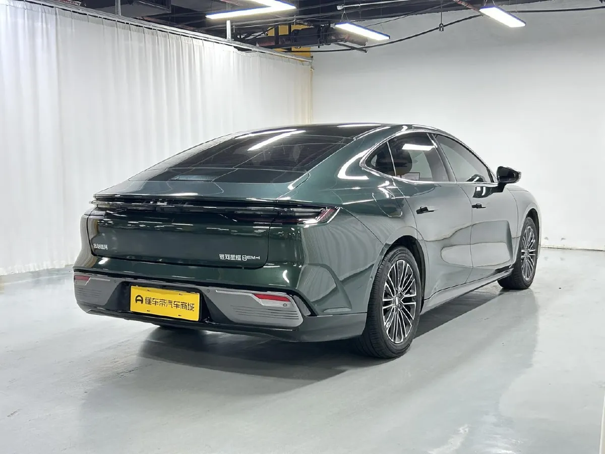 GEELY STAR 8 PHEV 2025