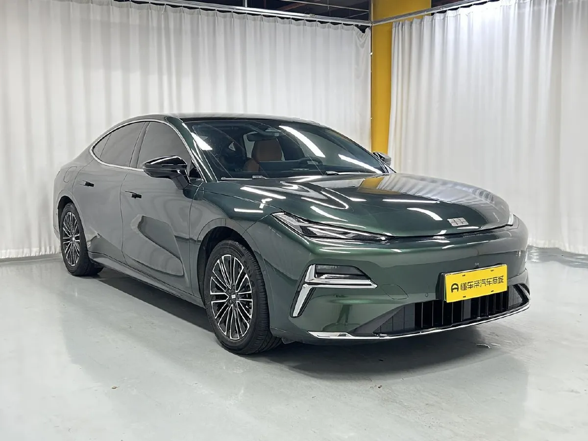 GEELY STAR 8 PHEV 2025
