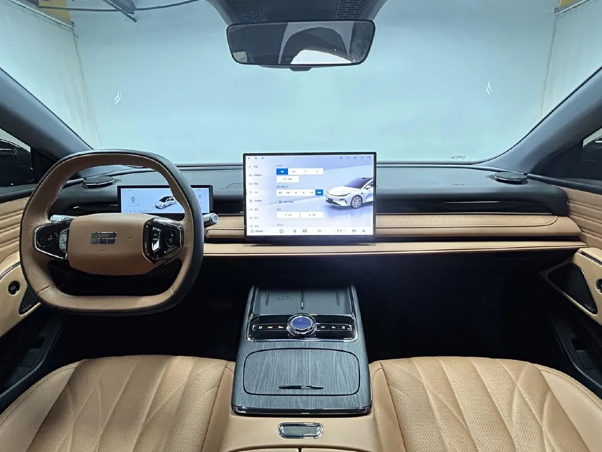 GEELY STAR 8 PHEV 2025