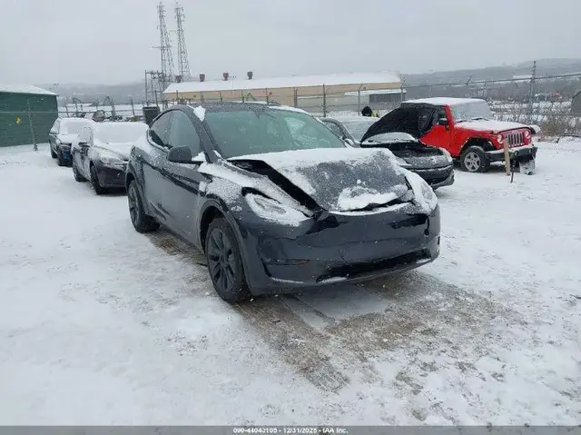 TESLA MODEL Y 2024