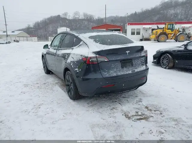 TESLA MODEL Y 2024