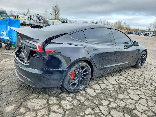 TESLA MODEL 3 PERFORMANCE 2024